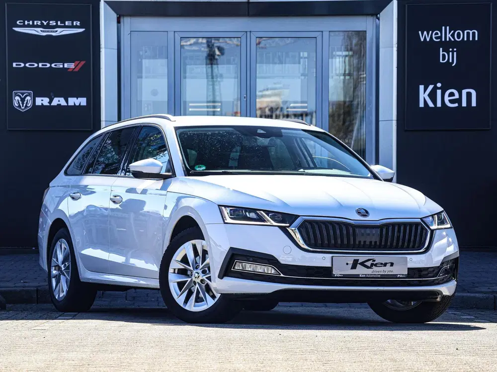 Skoda Octavia 1.5 e-TSI Business Edition Plus uit 2023