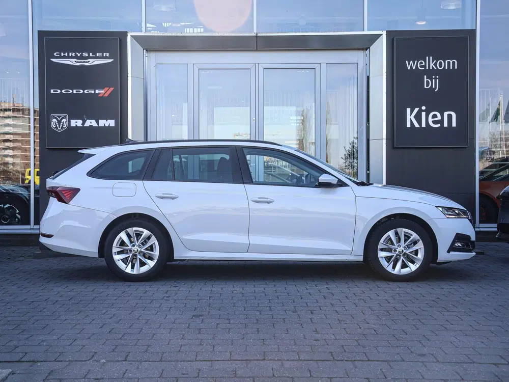Skoda Octavia 1.5 e-TSI Business Edition Plus uit 2023, foto 3
