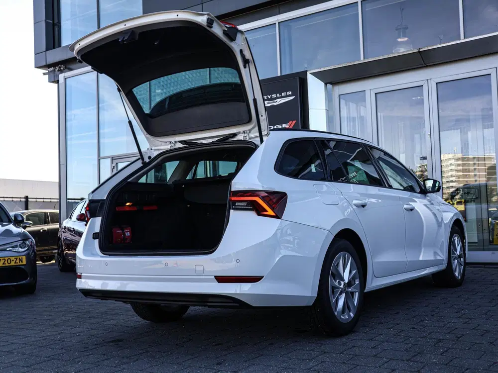 Skoda Octavia 1.5 e-TSI Business Edition Plus uit 2023, foto 4