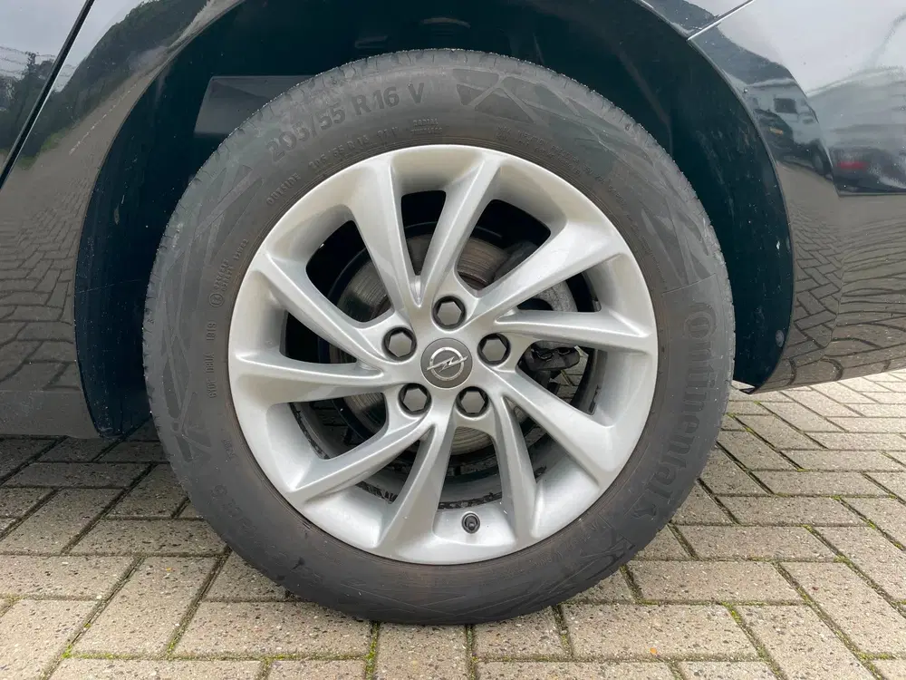 Opel Astra uit 2019, foto 11