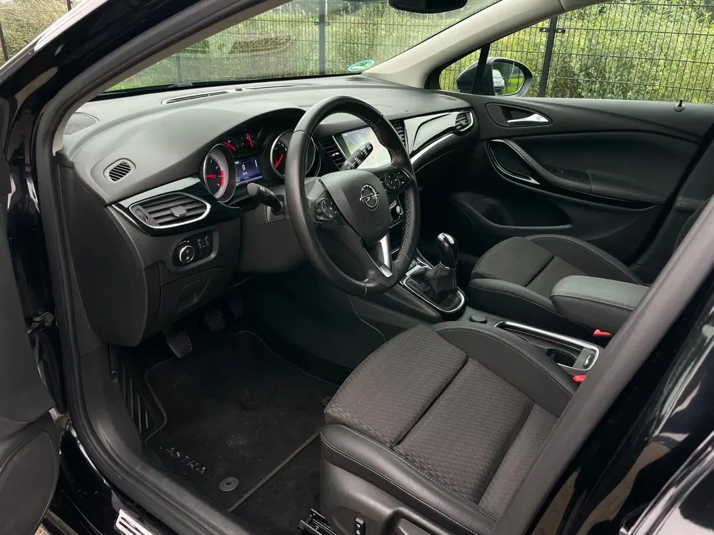 Opel Astra uit 2019, foto 13