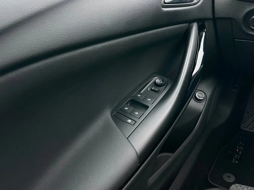 Opel Astra uit 2019, foto 14