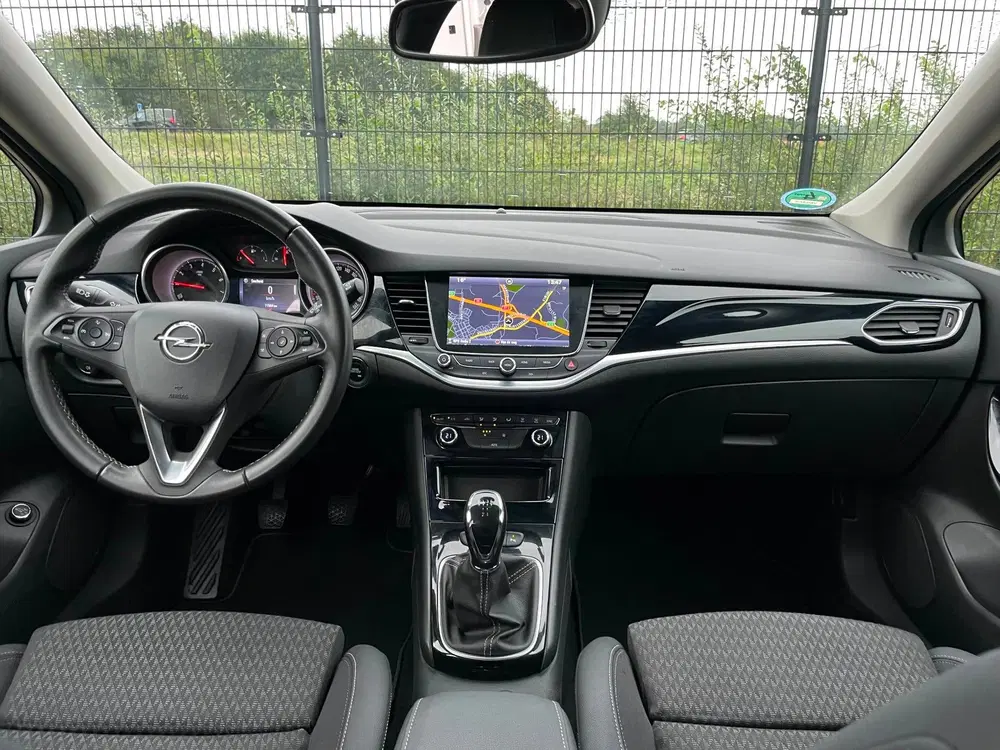 Opel Astra uit 2019, foto 3
