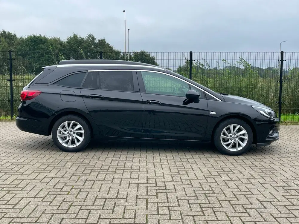 Opel Astra uit 2019, foto 6