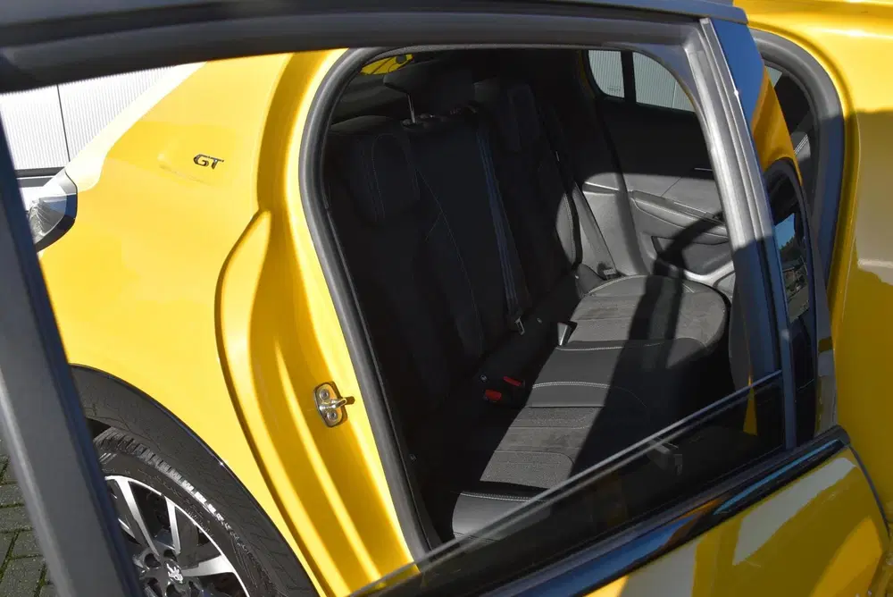 Peugeot 208 1.2 PureTech GT Pack Line Panorama dak App uit 2022, foto 10