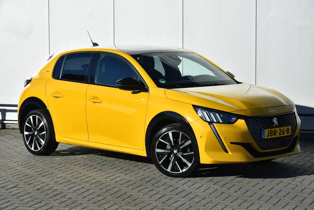 Peugeot 208 1.2 PureTech GT Pack Line Panorama dak App uit 2022, foto 4