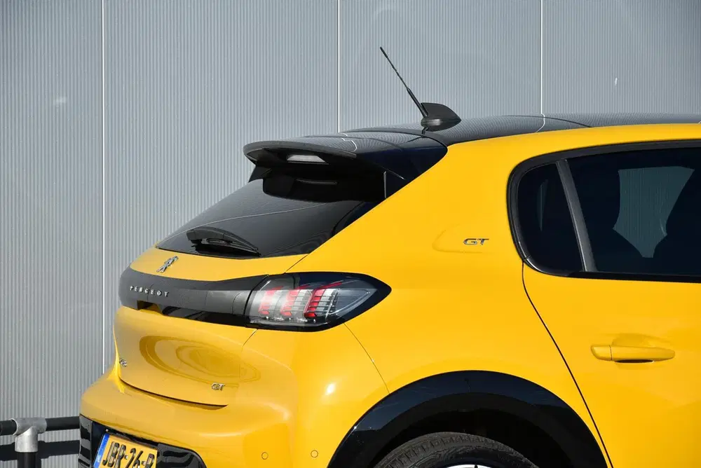 Peugeot 208 1.2 PureTech GT Pack Line Panorama dak App uit 2022, foto 7