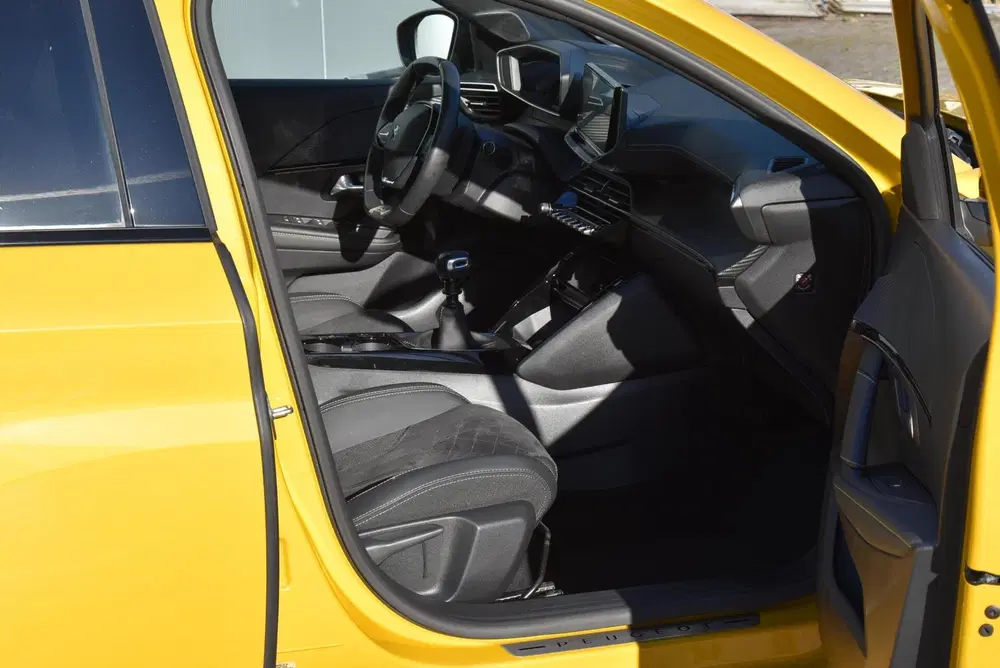 Peugeot 208 1.2 PureTech GT Pack Line Panorama dak App uit 2022, foto 8