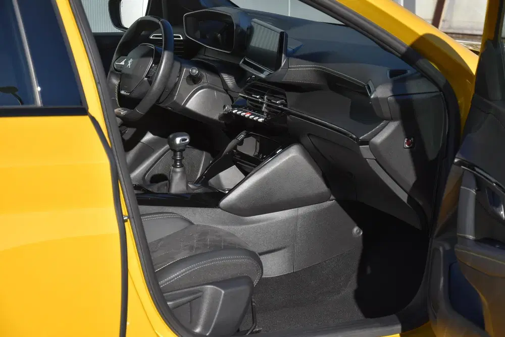Peugeot 208 1.2 PureTech GT Pack Line Panorama dak App uit 2022, foto 9