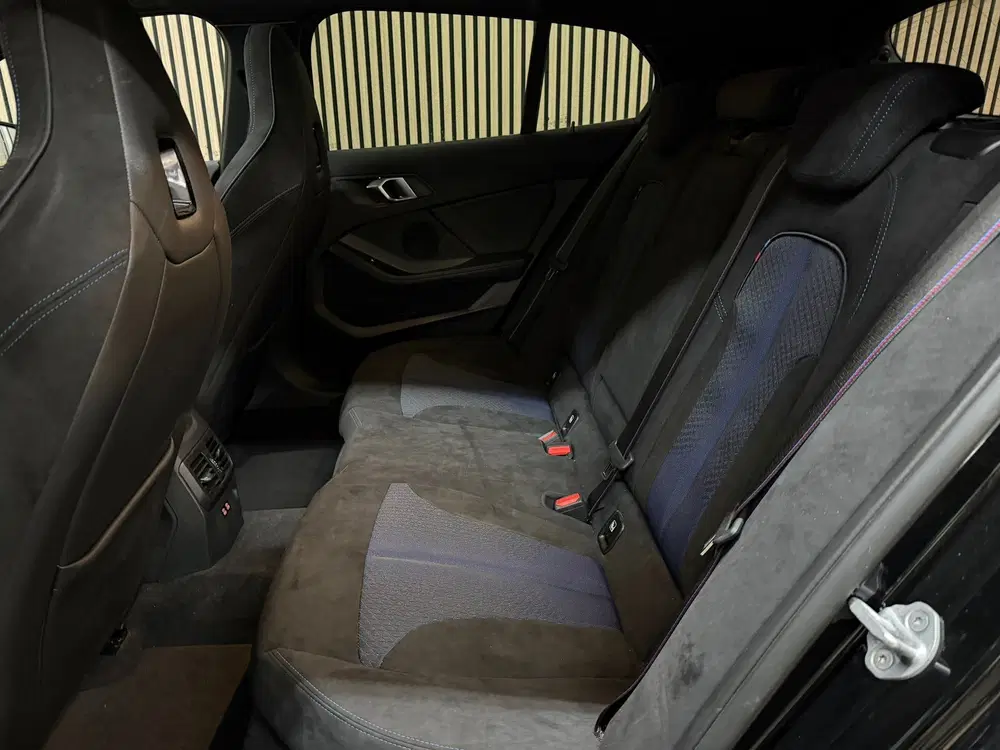 BMW 1-serie 120i M-Pakket 2024 NAP PANO KUIPSTOELEN LE uit 2024, foto 13