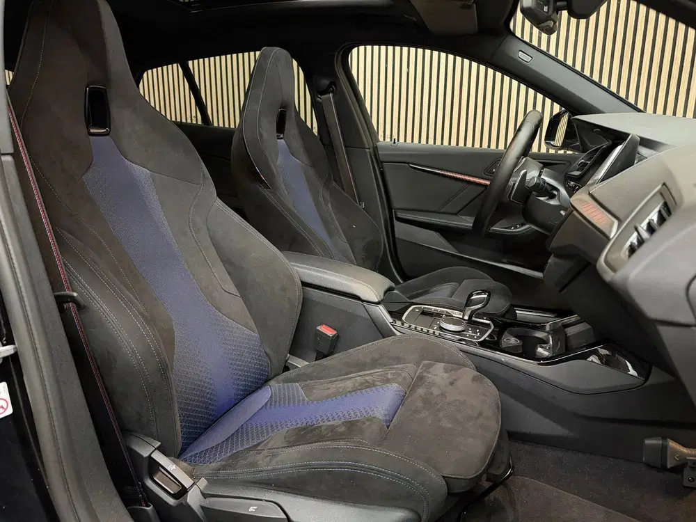 BMW 1-serie 120i M-Pakket 2024 NAP PANO KUIPSTOELEN LE uit 2024, foto 14