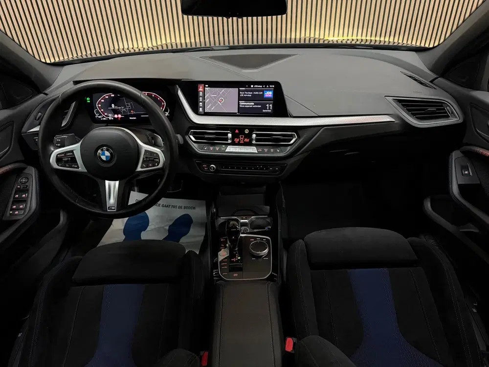 BMW 1-serie 120i M-Pakket 2024 NAP PANO KUIPSTOELEN LE uit 2024, foto 15
