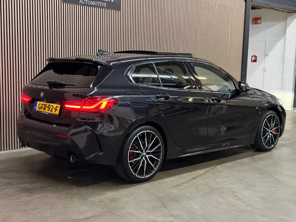 BMW 1-serie 120i M-Pakket 2024 NAP PANO KUIPSTOELEN LE uit 2024, foto 9