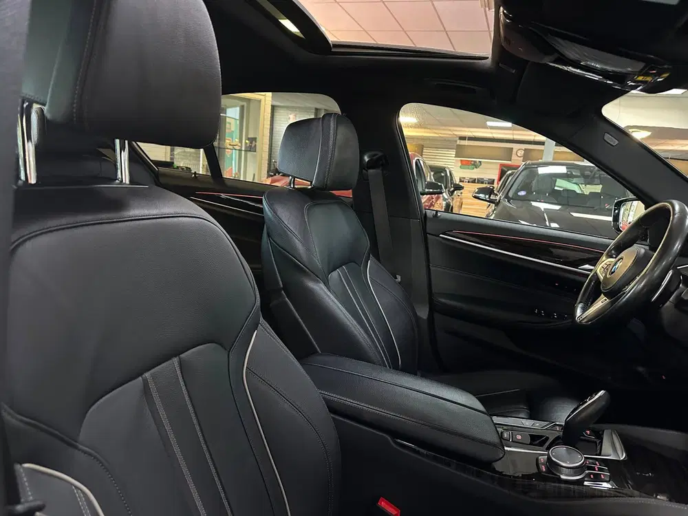 BMW 5-serie 530i High Executive uit 2019, foto 12