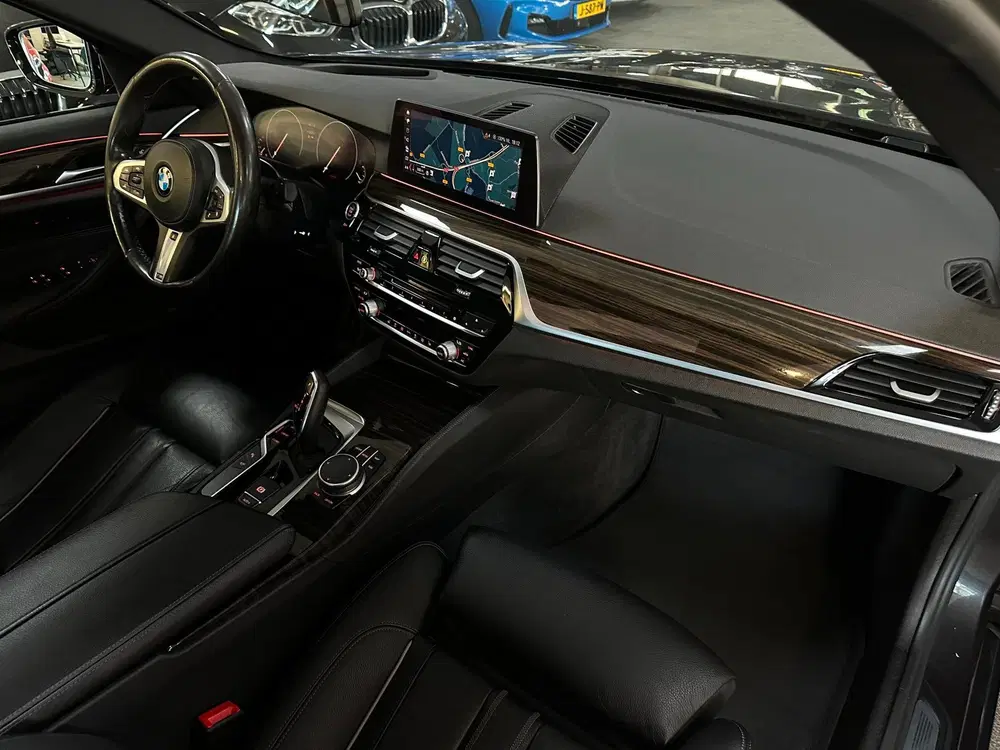 BMW 5-serie 530i High Executive uit 2019, foto 15