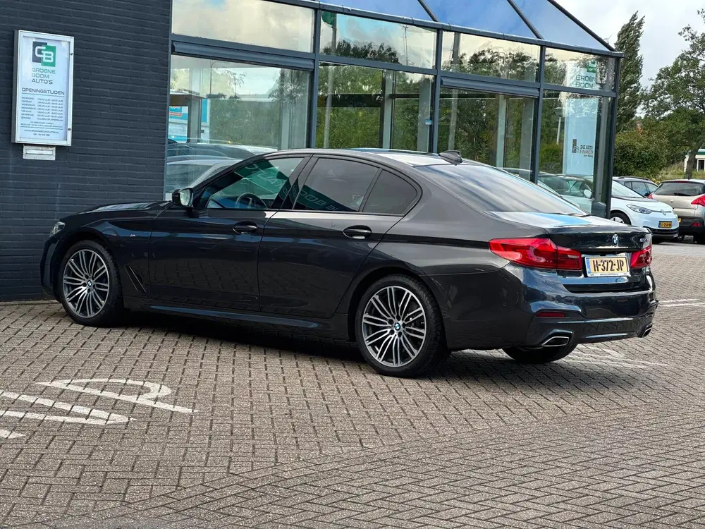 BMW 5-serie 530i High Executive uit 2019, foto 3