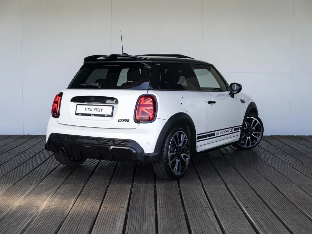 Mini Cooper Cooper Rockingham GT uit 2023, foto 2