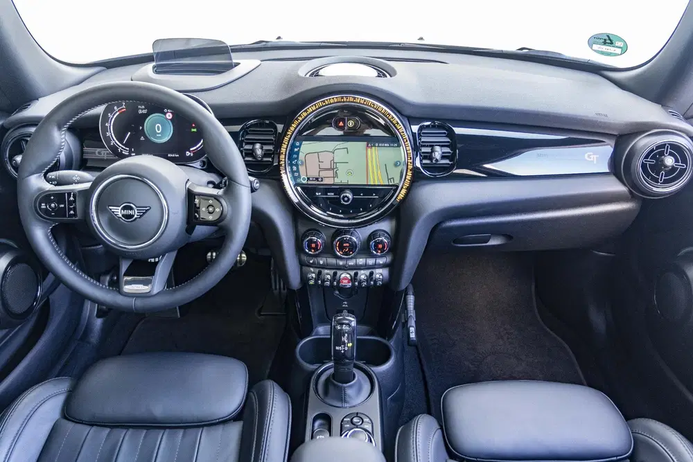 Mini Cooper Cooper Rockingham GT uit 2023, foto 3