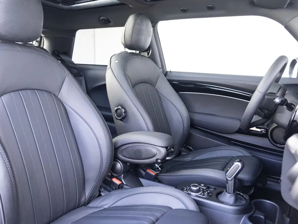 Mini Cooper Cooper Rockingham GT uit 2023, foto 4