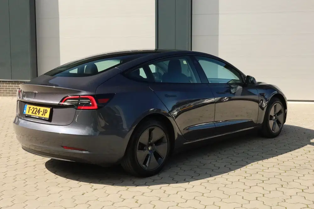Tesla Model 3 Standard RWD Plus 60 kWh Elektr. achterkle uit 2023, foto 2
