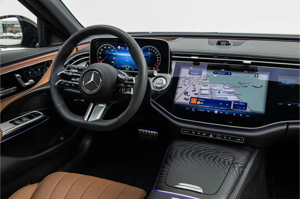 Mercedes-Benz E-Klasse 300 e AMG Premium uit 2025, foto 10