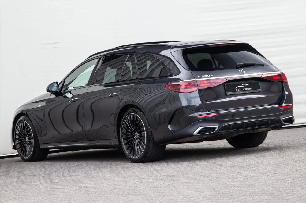 Mercedes-Benz E-Klasse 300 e AMG Premium uit 2025, foto 11