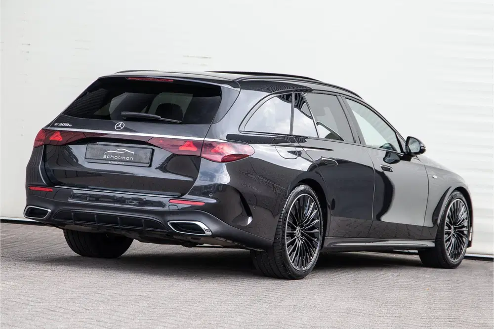 Mercedes-Benz E-Klasse 300 e AMG Premium uit 2025, foto 2