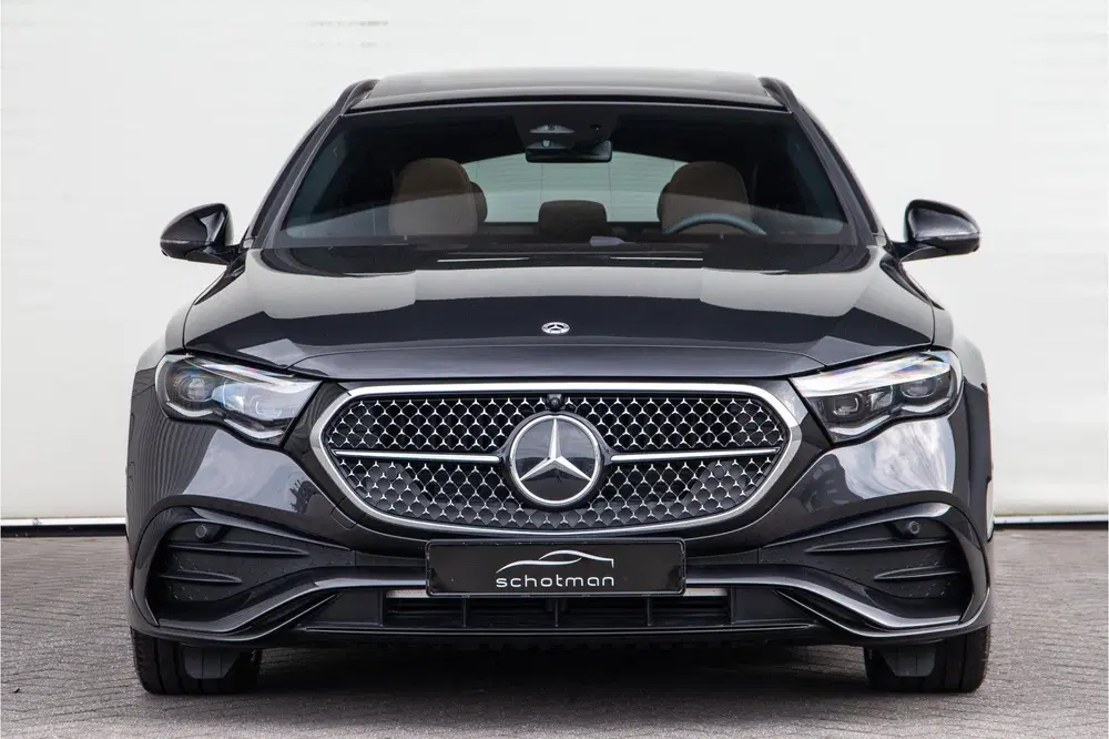 Mercedes-Benz E-Klasse 300 e AMG Premium uit 2025, foto 3
