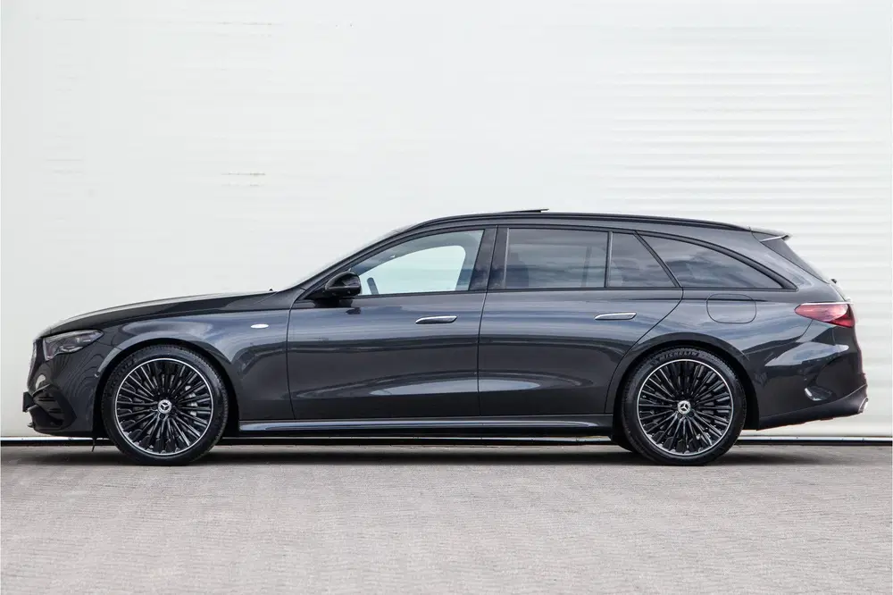 Mercedes-Benz E-Klasse 300 e AMG Premium uit 2025, foto 4