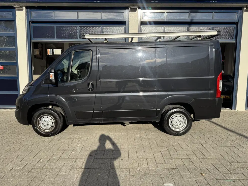 Peugeot Boxer 330 2.2 BlueHDi 120 L1H1 Premium 1 EIGENAA uit 2021, foto 3