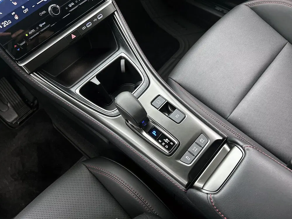 Lexus LBX Emotion 2WD uit 2024, foto 13
