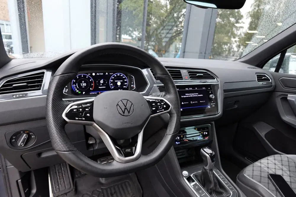 Volkswagen Tiguan 1.5 TSI R-Line PANO IQ.LIGHT ACC VOL uit 2022, foto 4