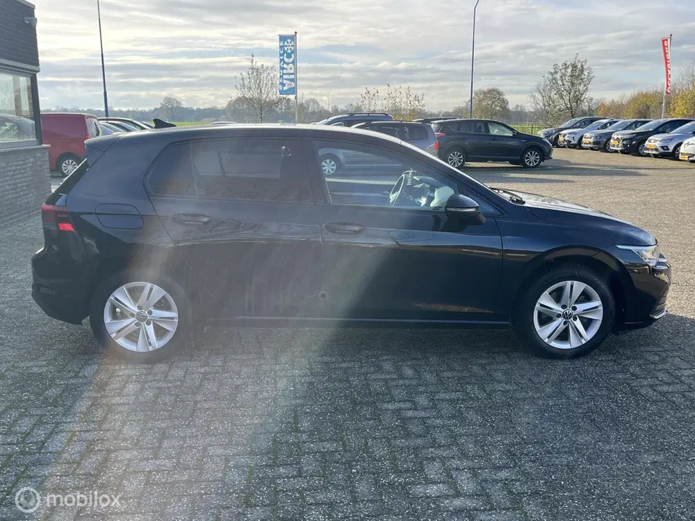 Volkswagen Golf 1.5 eTSI Life Business uit 2022, foto 5