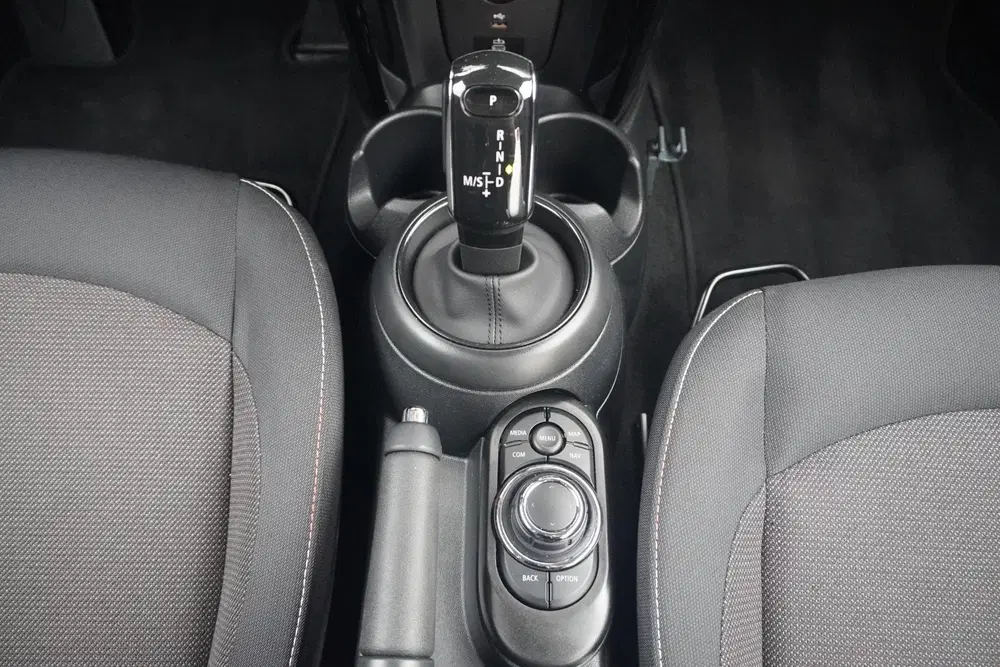Mini Cooper Cooper Camden Edition uit 2023, foto 14