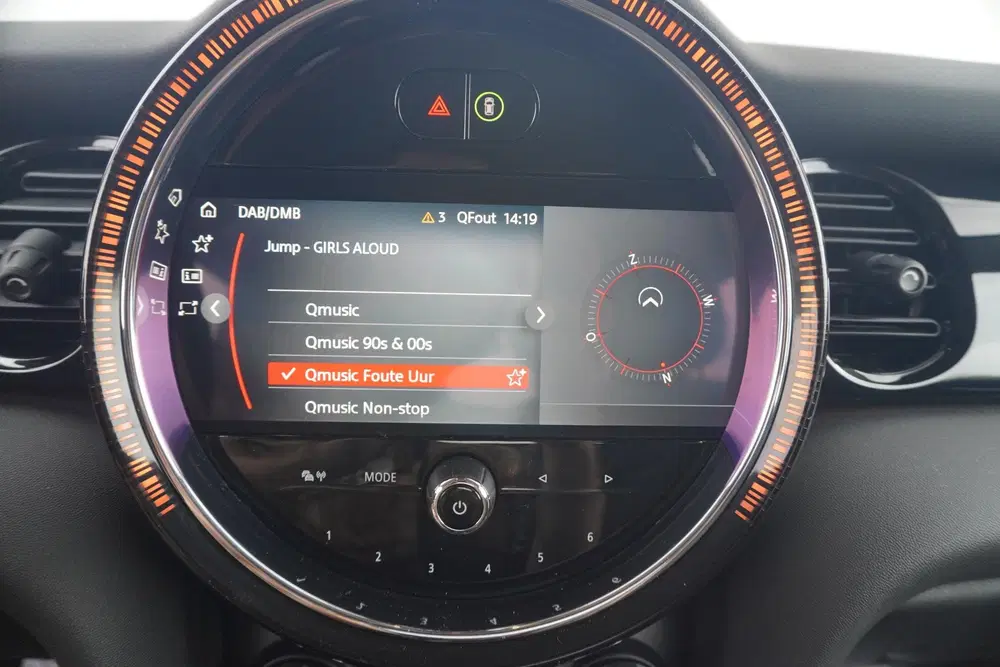 Mini Cooper Cooper Camden Edition uit 2023, foto 15
