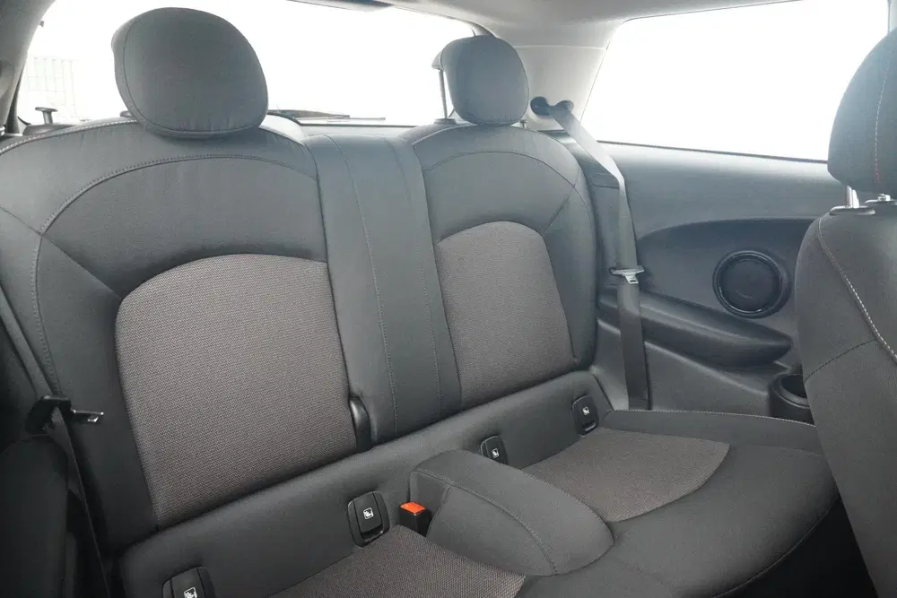Mini Cooper Cooper Camden Edition uit 2023, foto 9