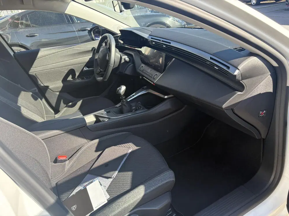 Peugeot 308 1.2 PureTech Active Pack Business Airco uit 2022, foto 11