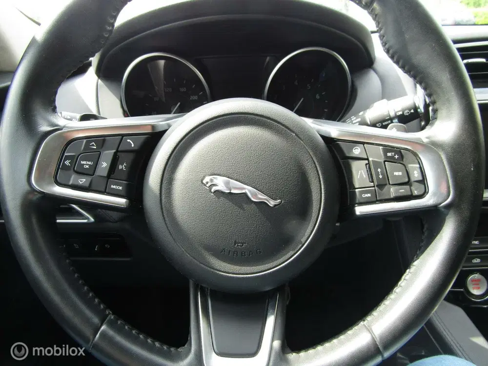 Jaguar F-Pace 2.0t AWD R-Sport uit 2019, foto 15