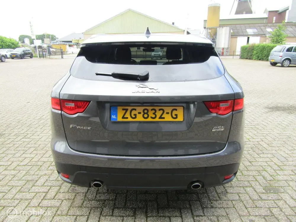 Jaguar F-Pace 2.0t AWD R-Sport uit 2019, foto 6