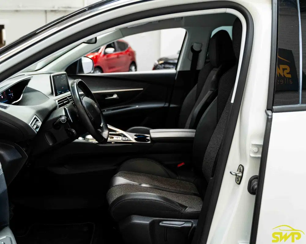 Peugeot 3008 1.2 PureTech Allure uit 2019, foto 3