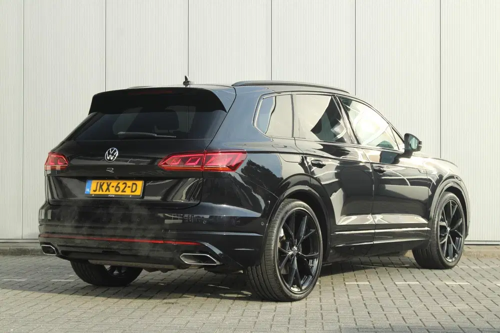 Volkswagen Touareg R 3.0 TSI eHybrid 462pk 4MOTION uit 2021, foto 2