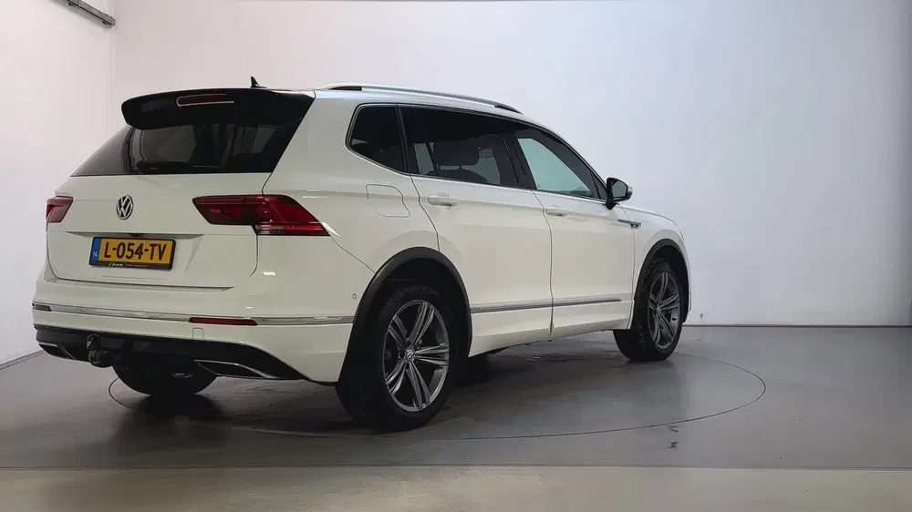 Volkswagen Tiguan Allspace 1.5 TSI 150pk DSG Highline Busine uit 2021, foto 3