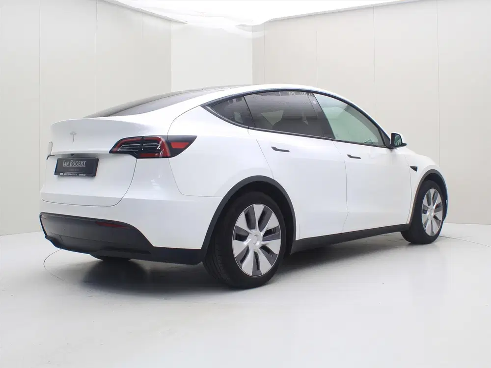 Tesla Model Y Long Range RWD 75kWh 299pk 95% SoH [ AMD R uit 2024, foto 2