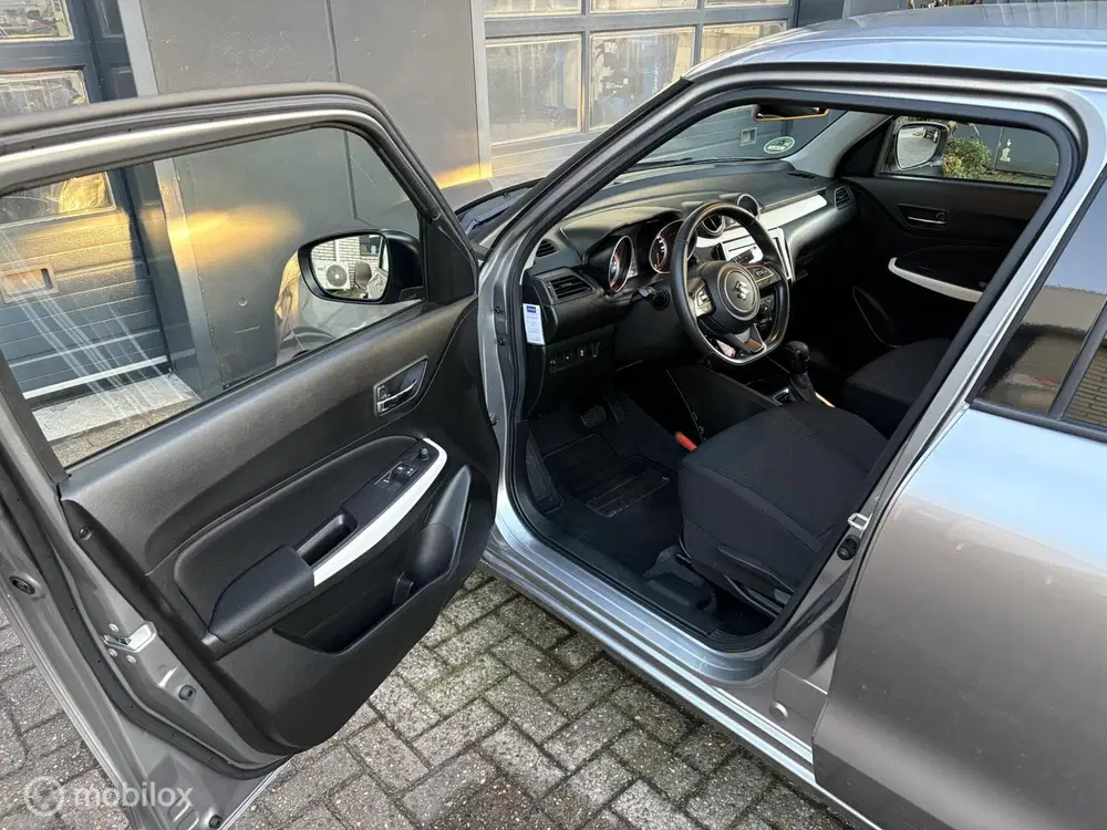 Suzuki Swift 1.2 Select Automaat uit 2019, foto 9