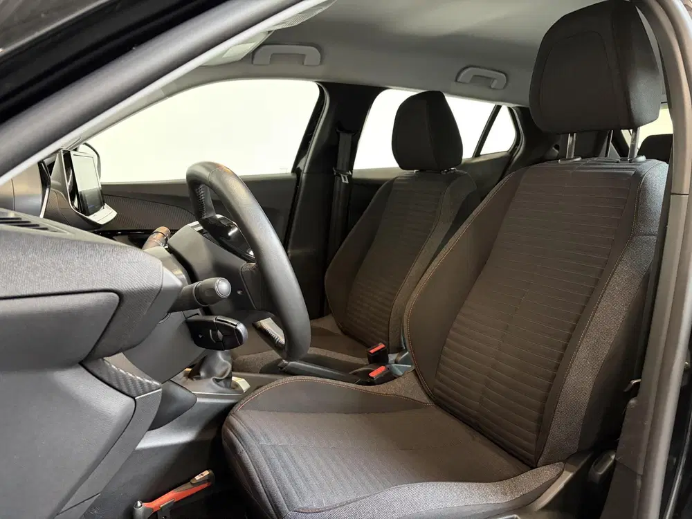 Peugeot 2008 1.2 PureTech 101pk Active Pack Navigatie A uit 2022, foto 3
