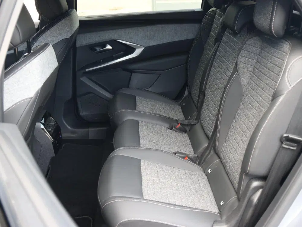 Peugeot 5008 145pk Hybrid Allure Automaat uit 2025, foto 15