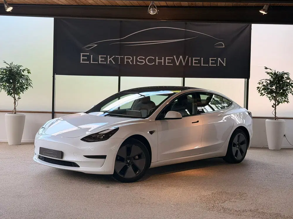 Tesla Model 3 uit 2021, foto 3