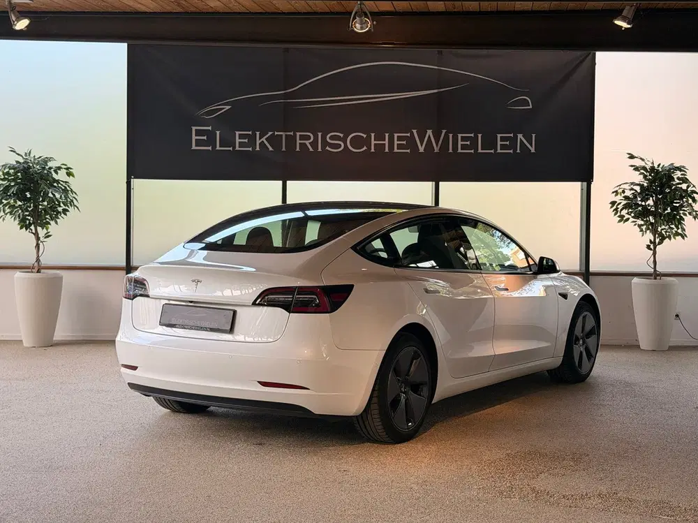 Tesla Model 3 uit 2021, foto 7