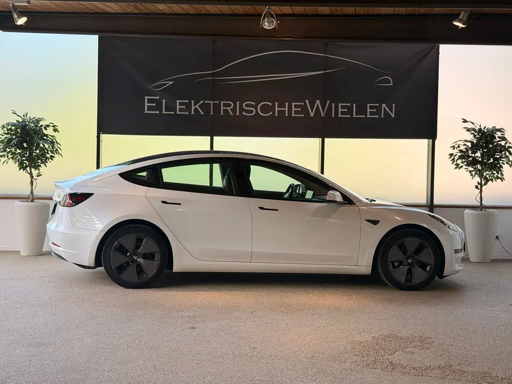 Tesla Model 3 uit 2021, foto 8