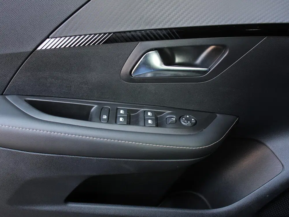 Peugeot 208 1.2 Hybrid 100PK Automaat Allure Navigatie uit 2025, foto 10